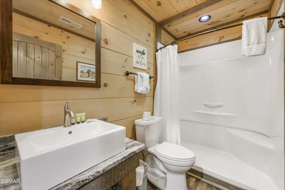 912 Piney Butt Way Gatlinburg, TN 37738