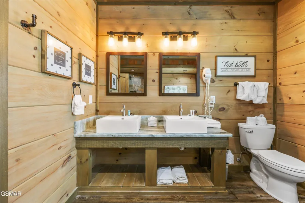 912 Piney Butt Way Gatlinburg, TN 37738