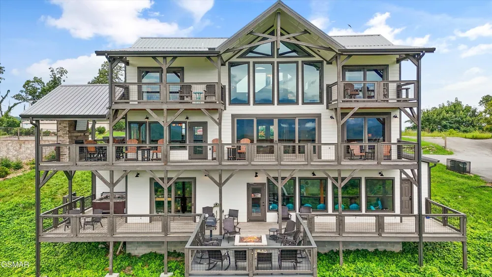 912 Piney Butt Way Gatlinburg, TN 37738