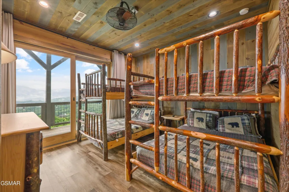 912 Piney Butt Way Gatlinburg, TN 37738