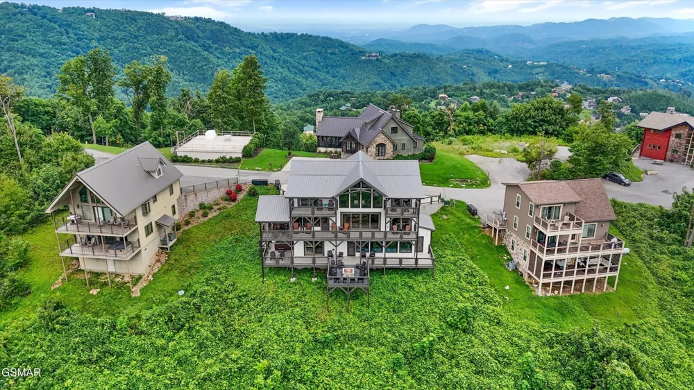 912 Piney Butt Way Gatlinburg, TN 37738