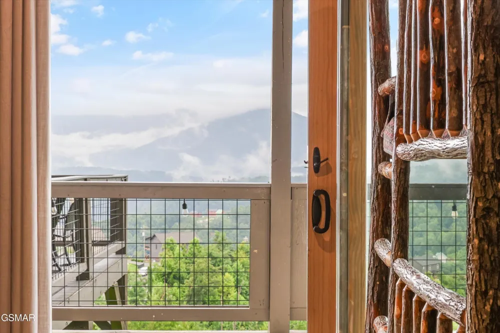 912 Piney Butt Way Gatlinburg, TN 37738