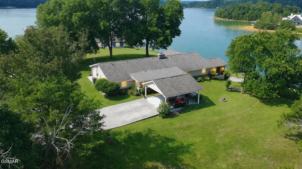 1230 Owens Lane Dandridge, TN 37725