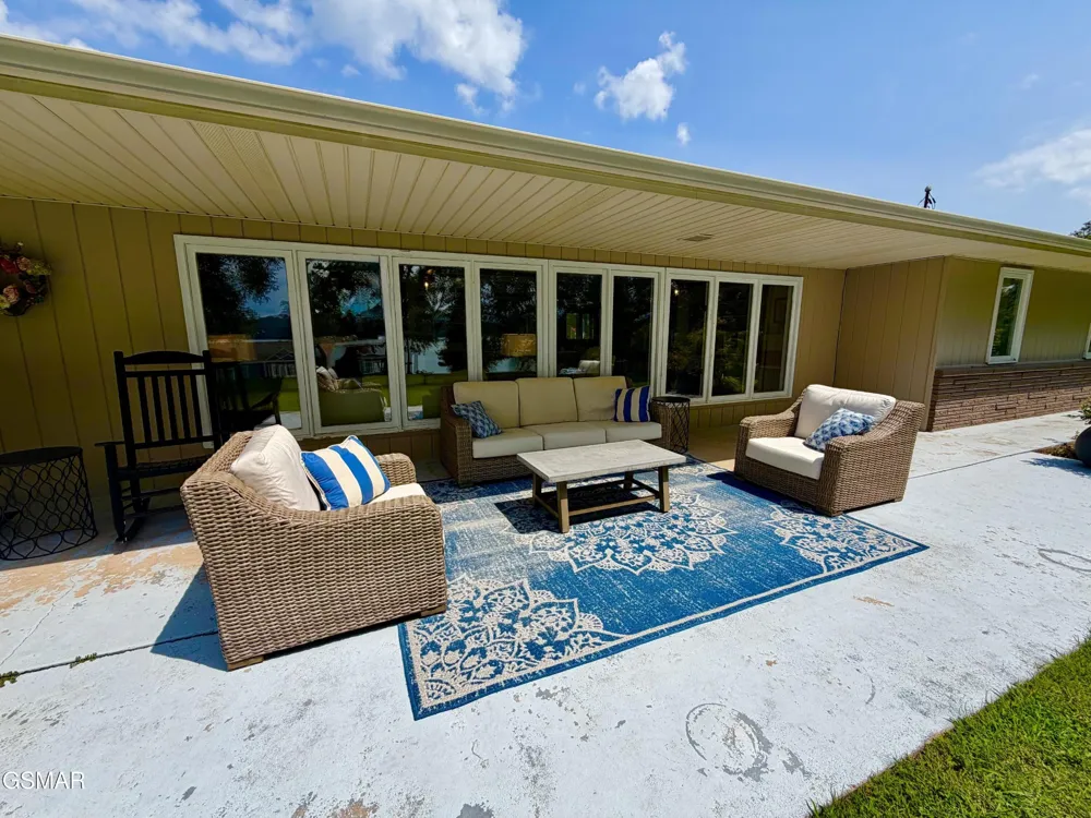 1230 Owens Lane Dandridge, TN 37725