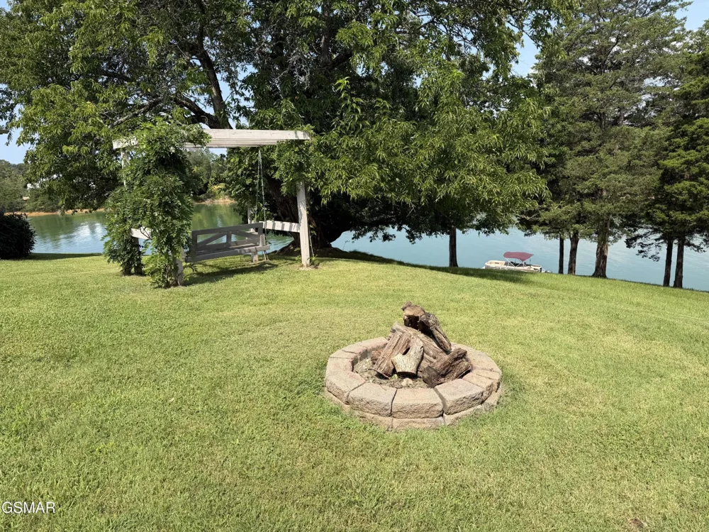 1230 Owens Lane Dandridge, TN 37725