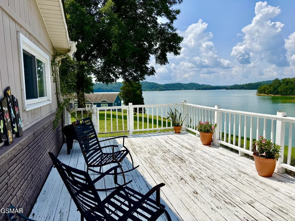 1230 Owens Lane Dandridge, TN 37725