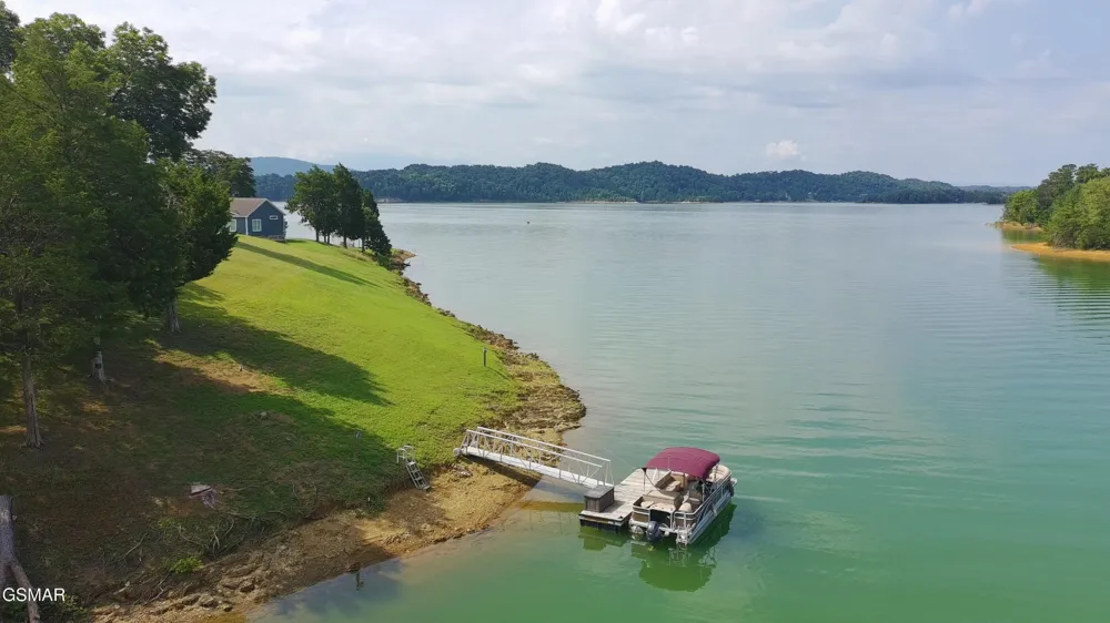 1230 Owens Lane Dandridge, TN 37725