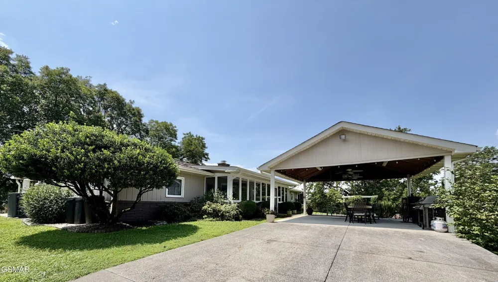 1230 Owens Lane Dandridge, TN 37725