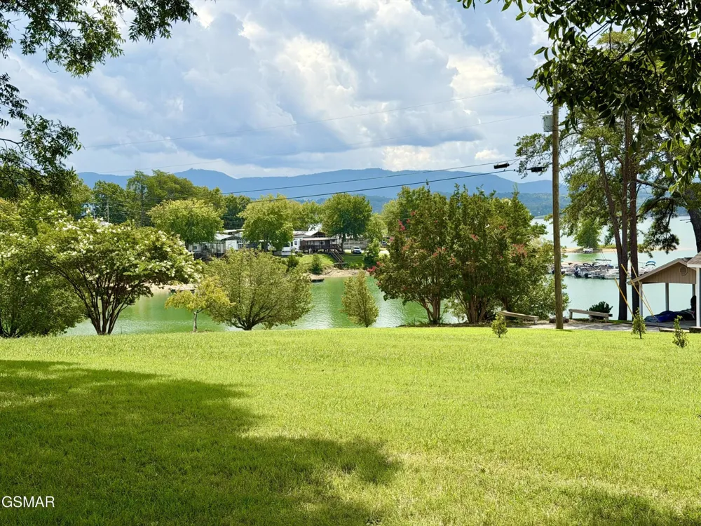 1230 Owens Lane Dandridge, TN 37725