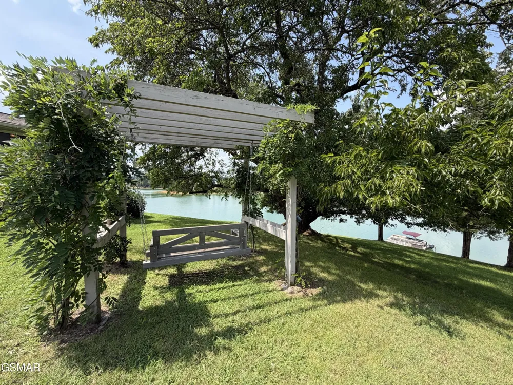 1230 Owens Lane Dandridge, TN 37725
