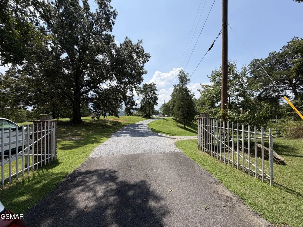 1230 Owens Lane Dandridge, TN 37725