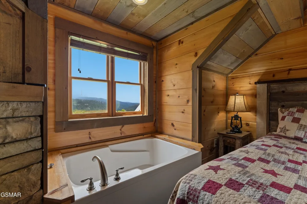 244 Stone Fence Lane Gatlinburg, TN 37738