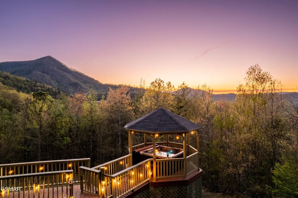 3670 Marian Lake Way Sevierville, TN 37862