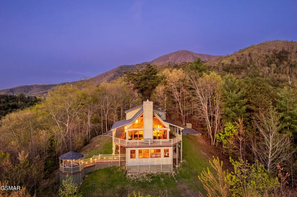 3670 Marian Lake Way Sevierville, TN 37862