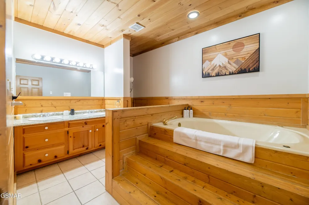 3670 Marian Lake Way Sevierville, TN 37862