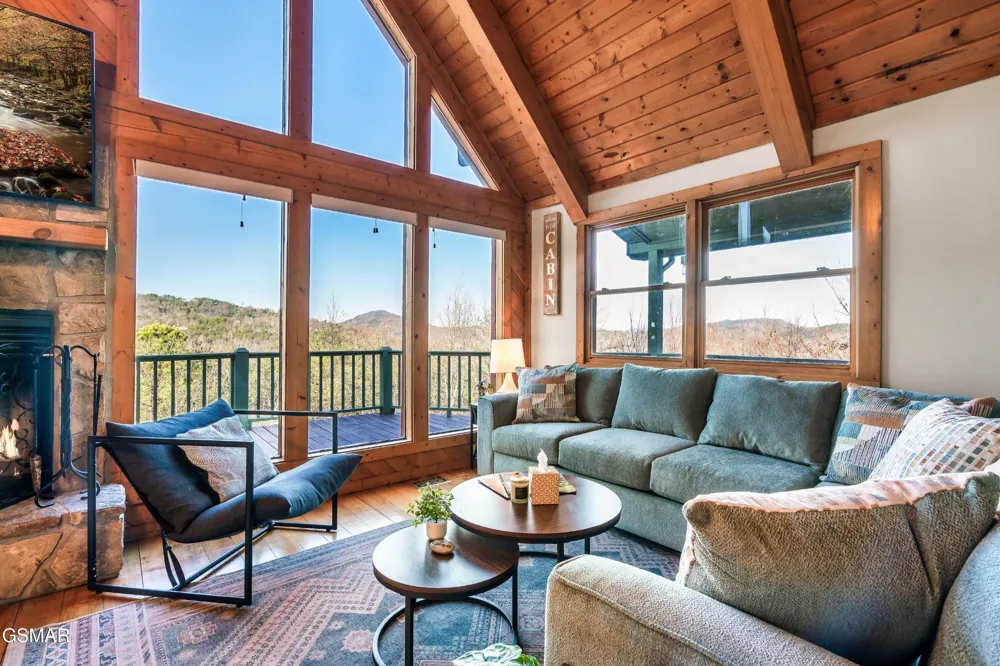 3670 Marian Lake Way Sevierville, TN 37862