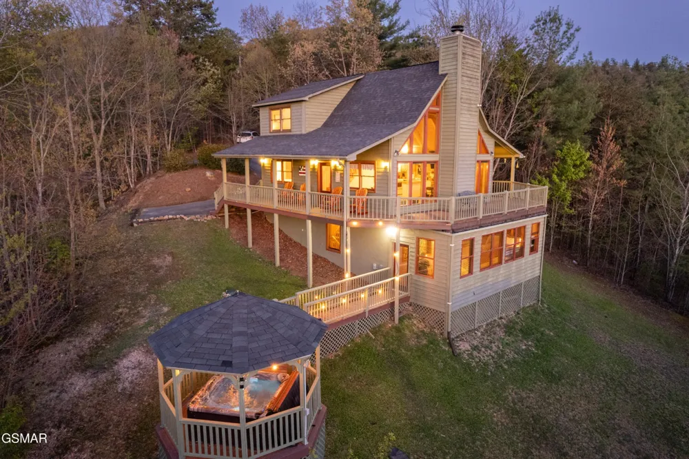 3670 Marian Lake Way Sevierville, TN 37862