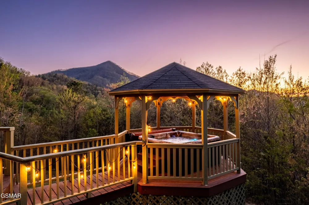 3670 Marian Lake Way Sevierville, TN 37862