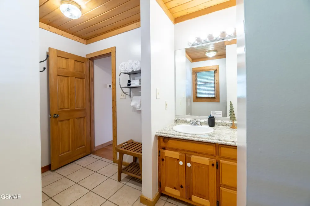 3670 Marian Lake Way Sevierville, TN 37862