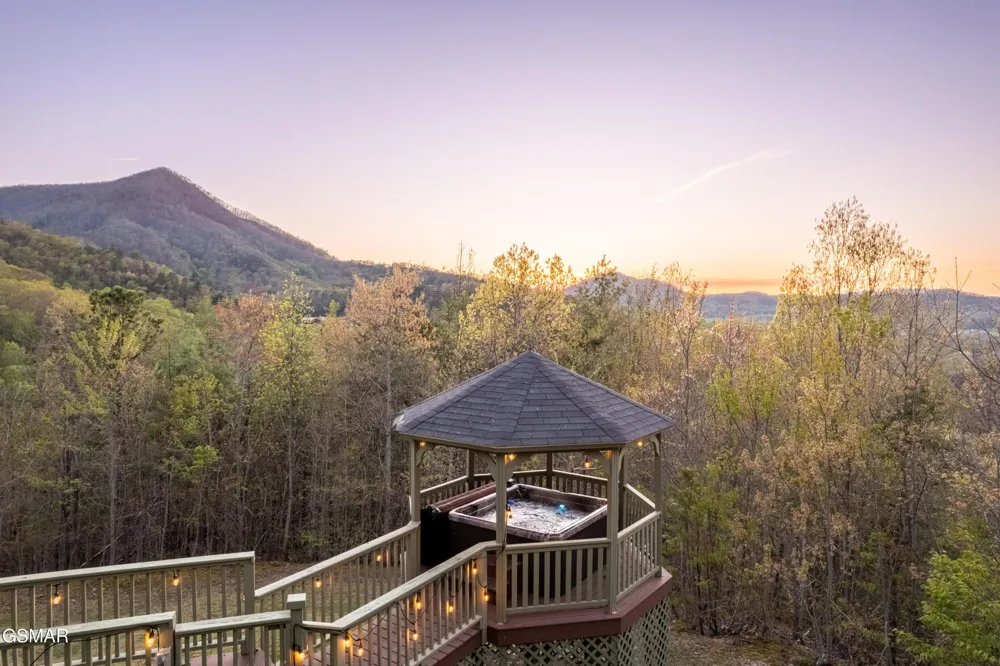 3670 Marian Lake Way Sevierville, TN 37862