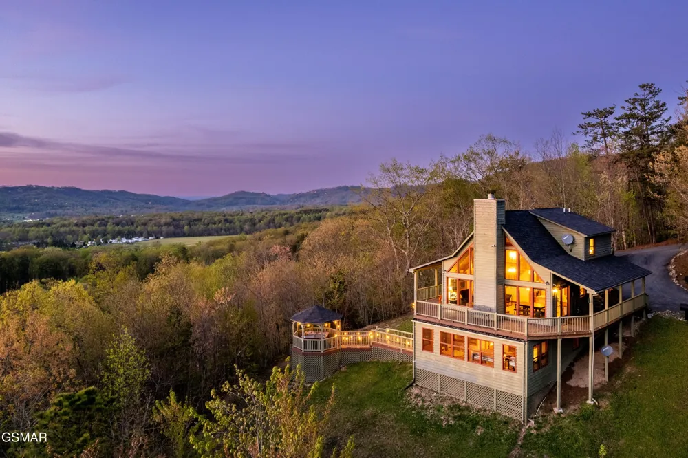 3670 Marian Lake Way Sevierville, TN 37862