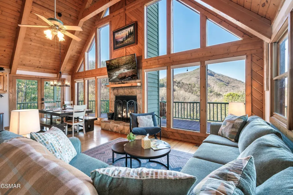 3670 Marian Lake Way Sevierville, TN 37862