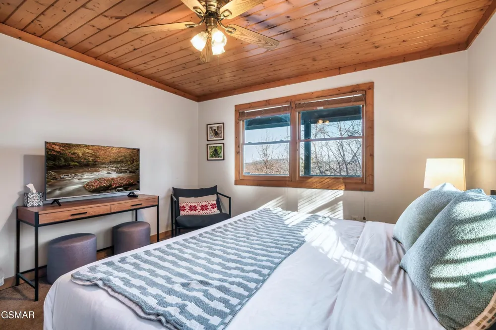 3670 Marian Lake Way Sevierville, TN 37862