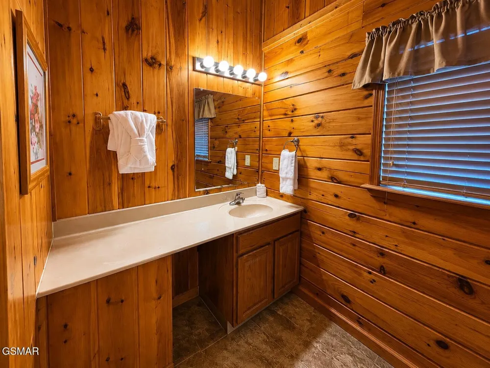 1540 Bears Den Way Sevierville, TN 37862