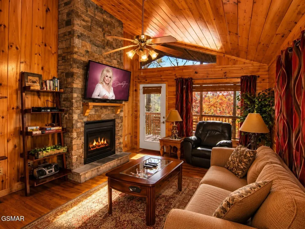 1540 Bears Den Way Sevierville, TN 37862