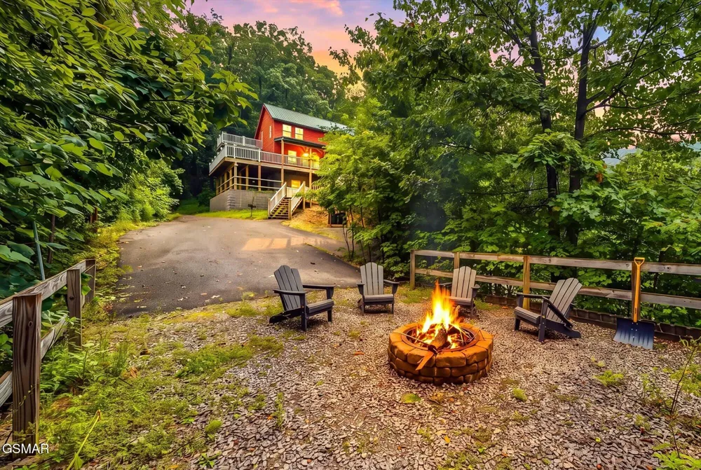 2411 Misty Shadows Drive Pigeon Forge, TN 37862