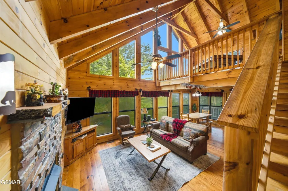 2411 Misty Shadows Drive Pigeon Forge, TN 37862