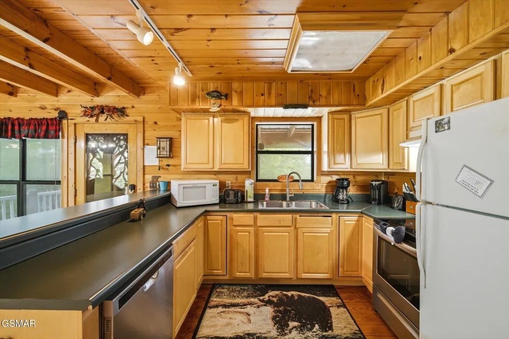 2411 Misty Shadows Drive Pigeon Forge, TN 37862