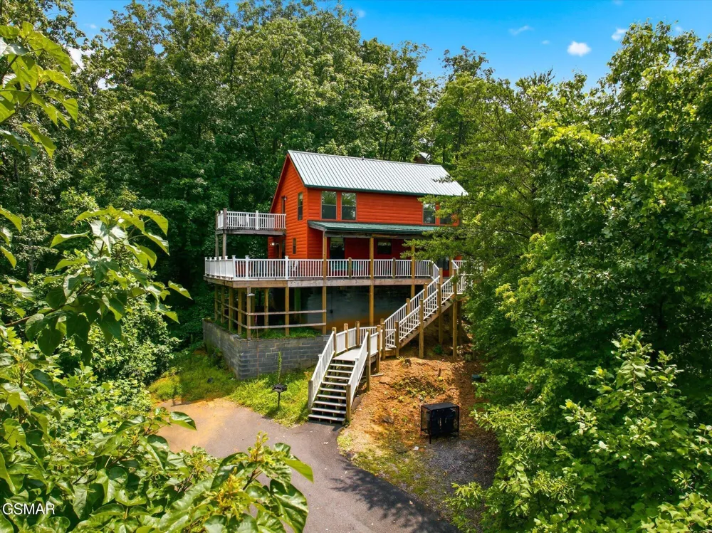 2411 Misty Shadows Drive Pigeon Forge, TN 37862