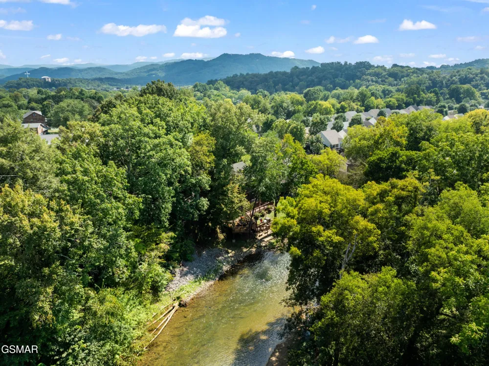 726 Plantation Drive Pigeon Forge, TN 37863