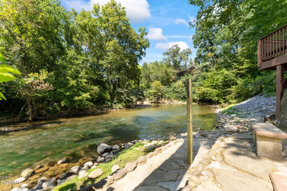 726 Plantation Drive Pigeon Forge, TN 37863