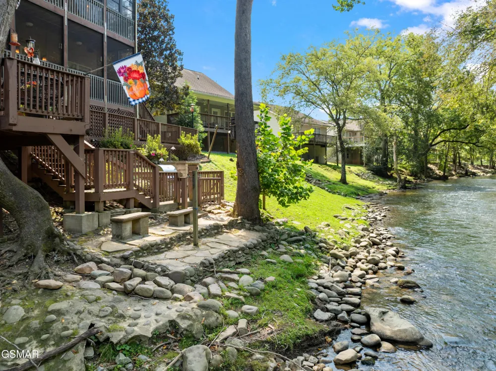 726 Plantation Drive Pigeon Forge, TN 37863