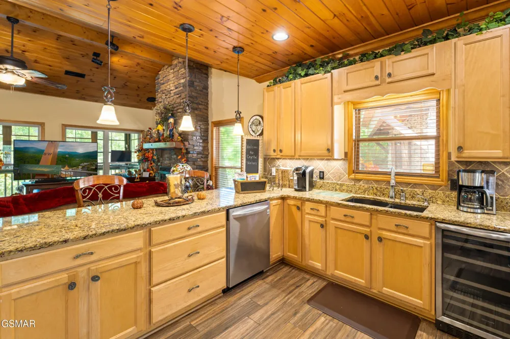 726 Plantation Drive Pigeon Forge, TN 37863