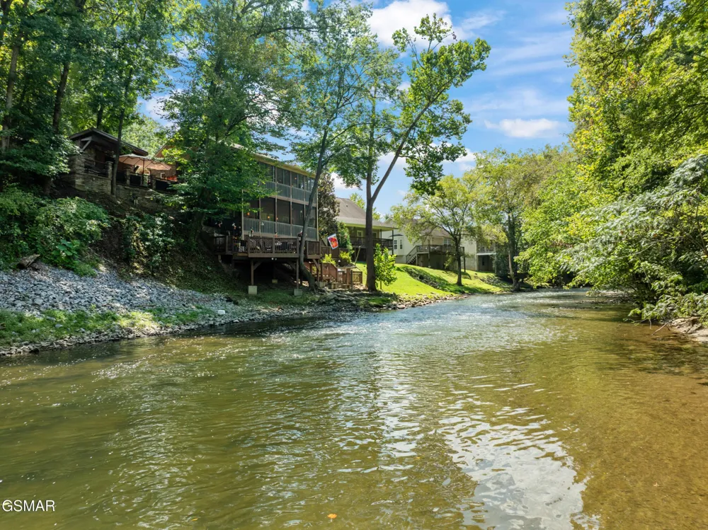 726 Plantation Drive Pigeon Forge, TN 37863