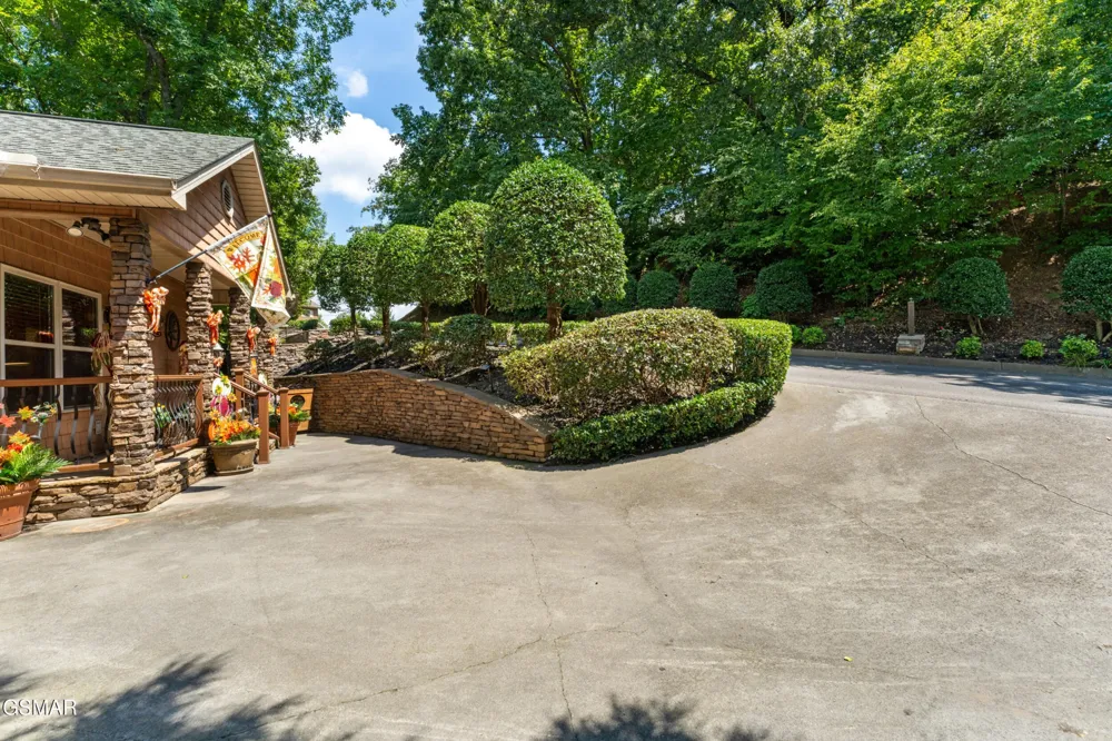 726 Plantation Drive Pigeon Forge, TN 37863