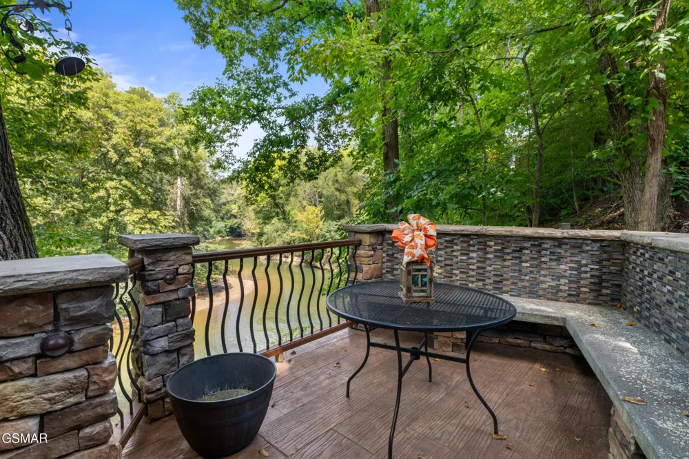 726 Plantation Drive Pigeon Forge, TN 37863