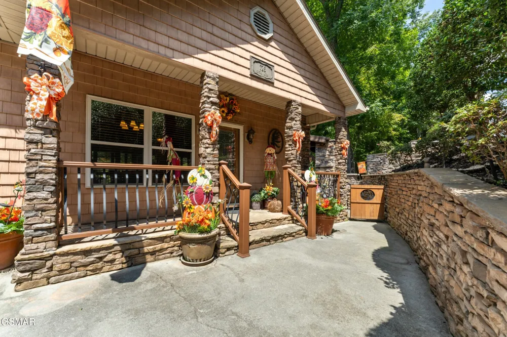 726 Plantation Drive Pigeon Forge, TN 37863