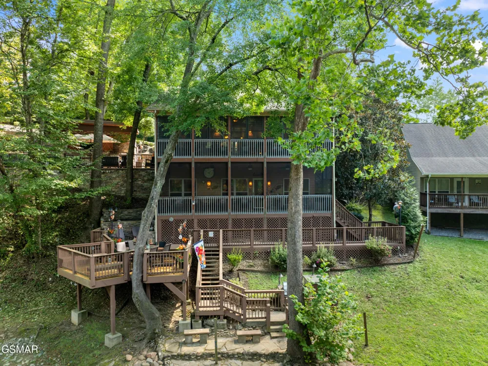 726 Plantation Drive Pigeon Forge, TN 37863