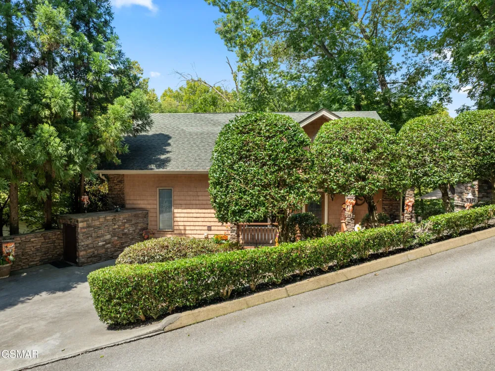 726 Plantation Drive Pigeon Forge, TN 37863