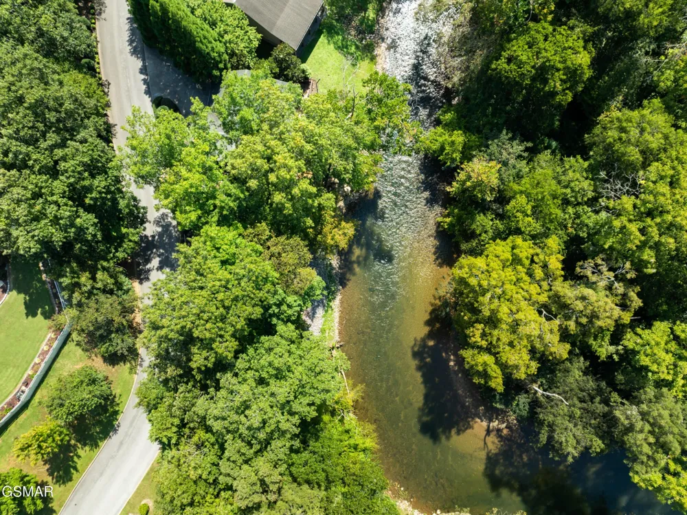 726 Plantation Drive Pigeon Forge, TN 37863