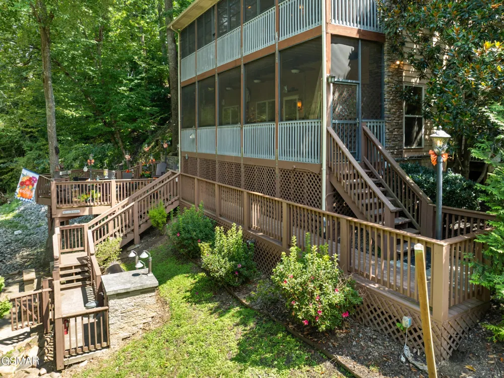 726 Plantation Drive Pigeon Forge, TN 37863