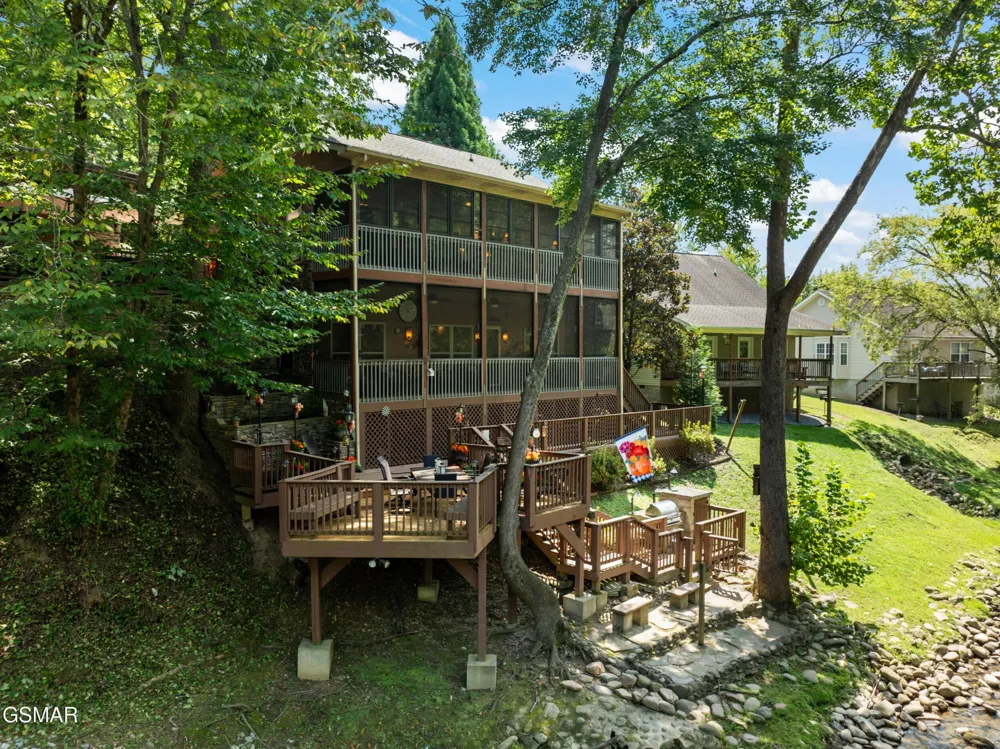 726 Plantation Drive Pigeon Forge, TN 37863