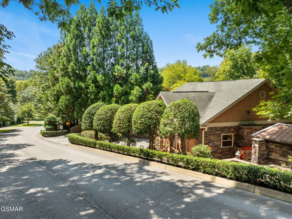 726 Plantation Drive Pigeon Forge, TN 37863