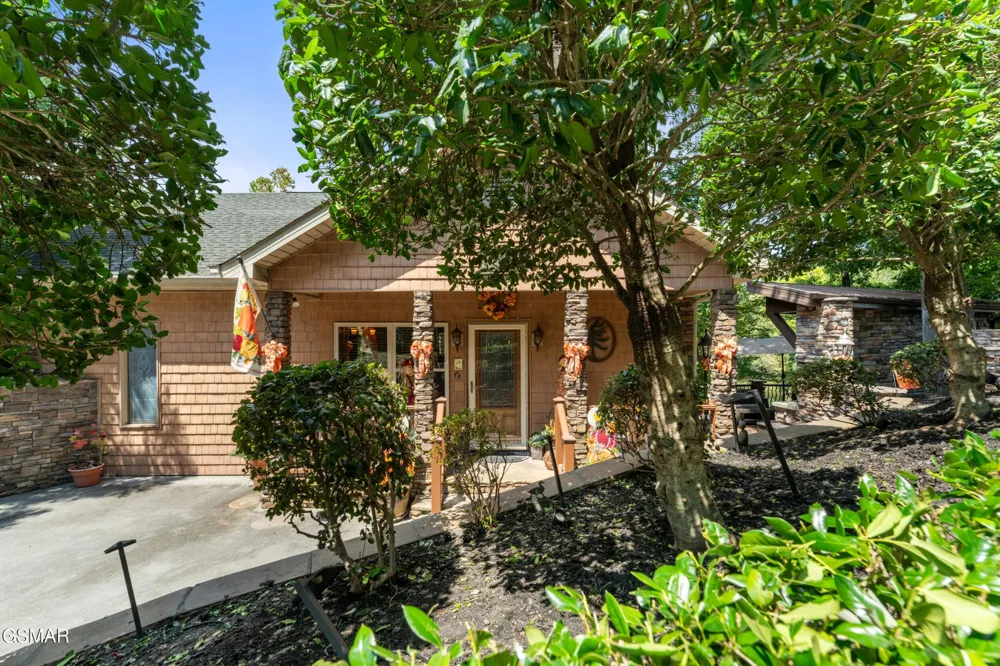 726 Plantation Drive Pigeon Forge, TN 37863