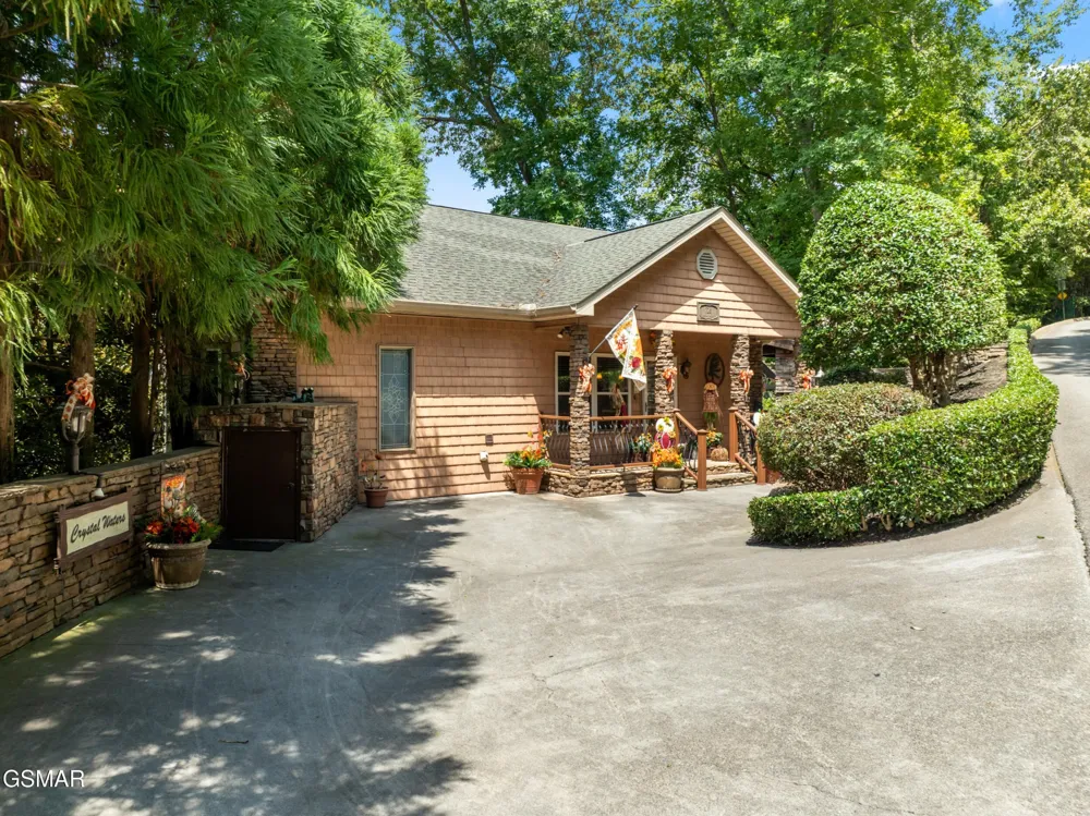726 Plantation Drive Pigeon Forge, TN 37863