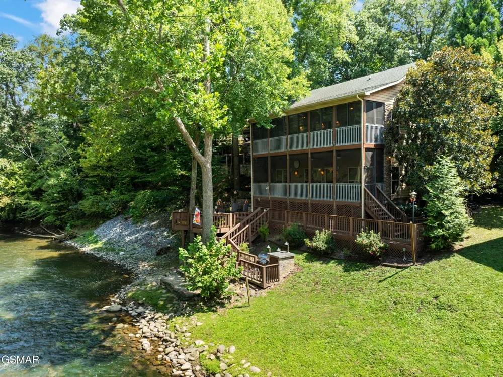 726 Plantation Drive Pigeon Forge, TN 37863